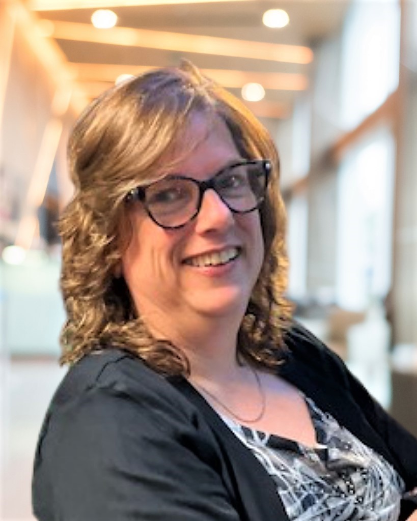 traci-updated-photo-min-Sep-19-2022-07-55-19-48-PM